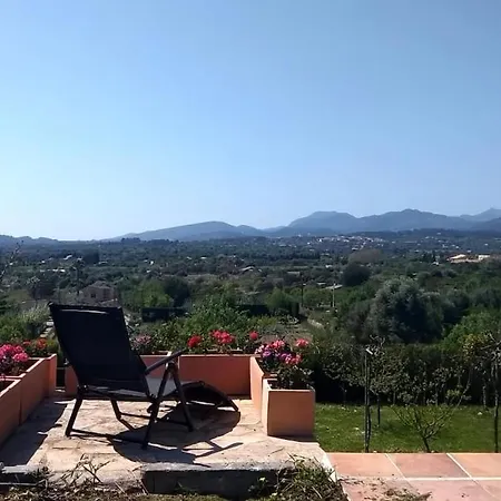 With Garden, Pool And Views, Remote-working Holiday home *