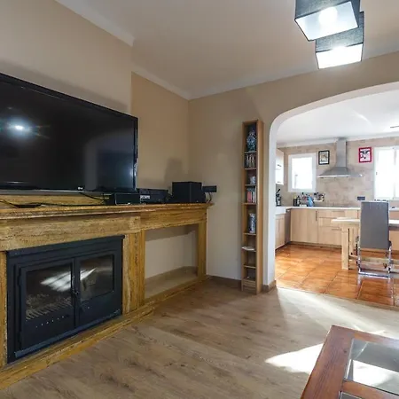 With Garden, Pool And Views, Remote-working Holiday home *