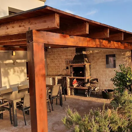 With Garden, Pool And Views, Remote-working Holiday home *